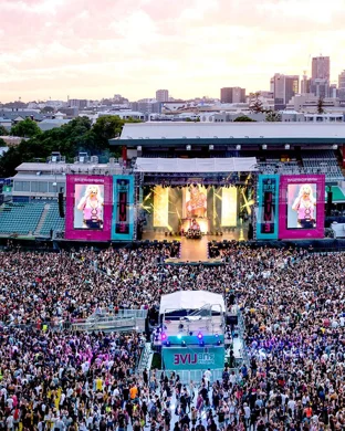 Live concert by El DeBarge