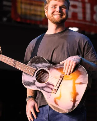 Alex Warren: Little Orphan Alex Live