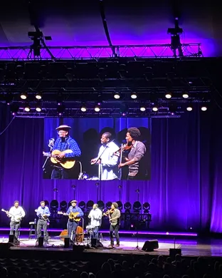 Live concert by Dan Tyminski Band