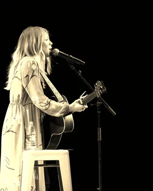Ellie Holcomb