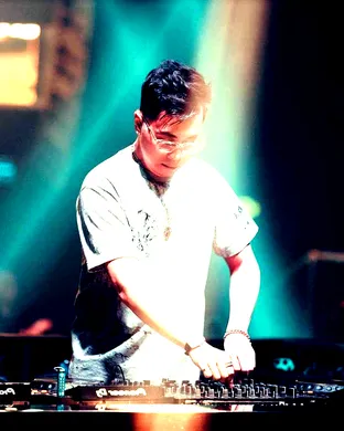 Live concert by Hoang