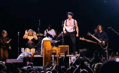 Low Cut Connie