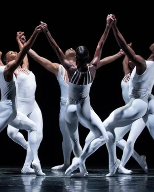 Mario Banushi: Mami theatre performance